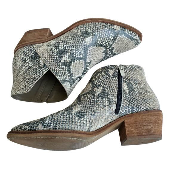 Snake Print Booties Vince Camuto Arendara Size 10 Gray Cream Leather Side Zip - Picture 12 of 12